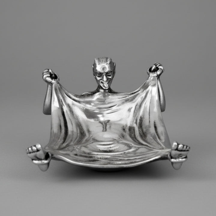 Draufsicht der Schale Teufel aus Zinn
