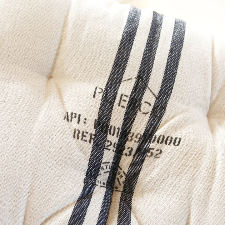 Detail des Sitzkissens mit typischem Puebco Aufdruck