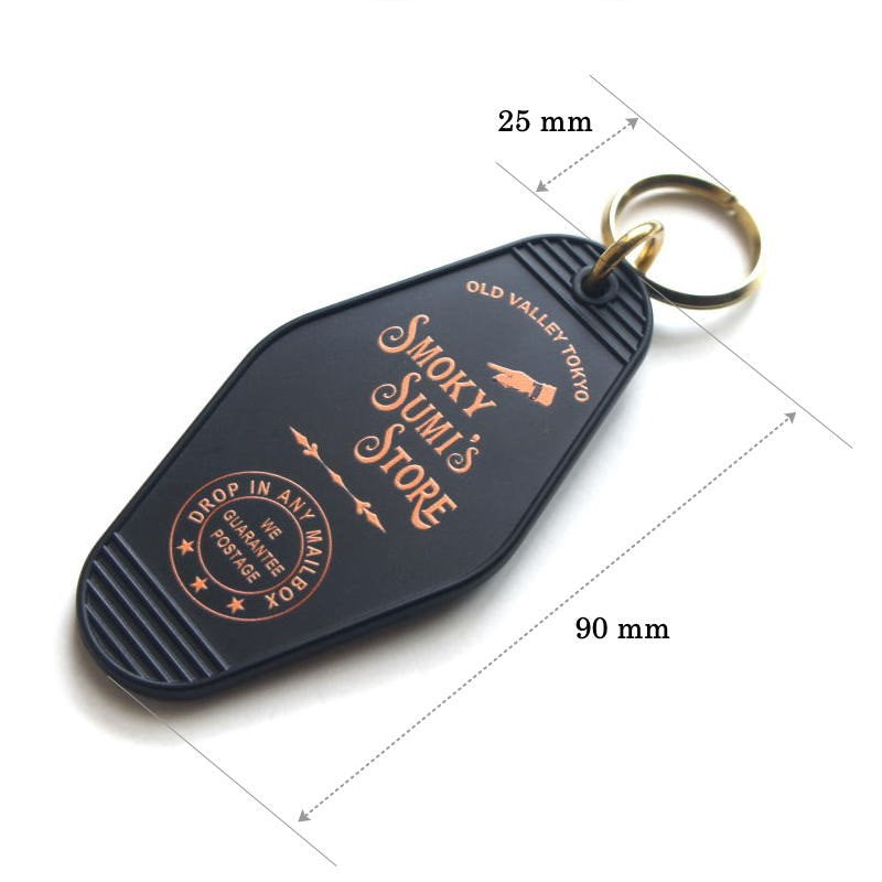 Schwarzer Acryl Key Tag von Smoky Sumi’s Store mit orangefarbenem Print