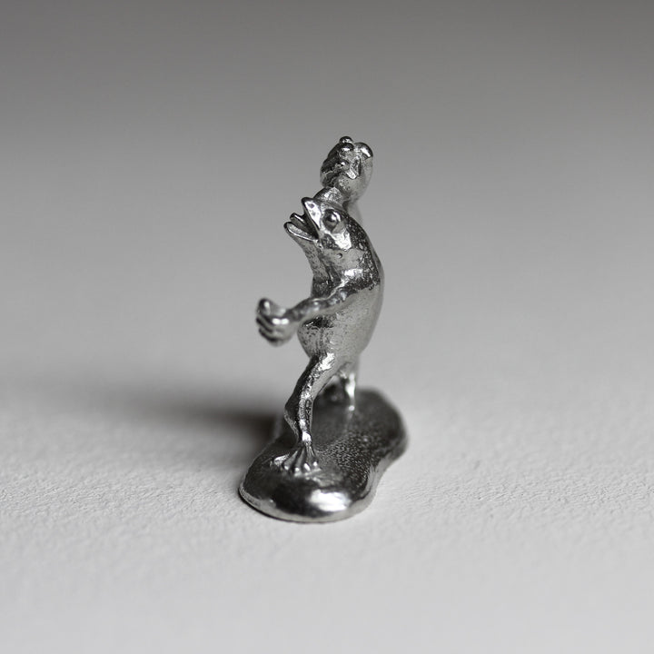 Rear view of the Chōjū-giga frog incense holder by Sumitani Saburo Shoten