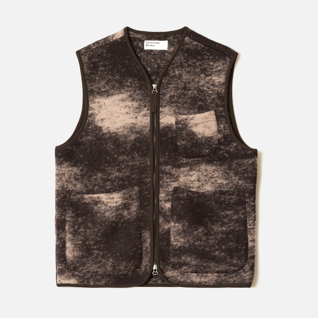 Universal Works Zip Gilet Cloud Camo Knit Brown aus Wollmischung mit Zwei-Wege-Reißverschluss und drei Taschen