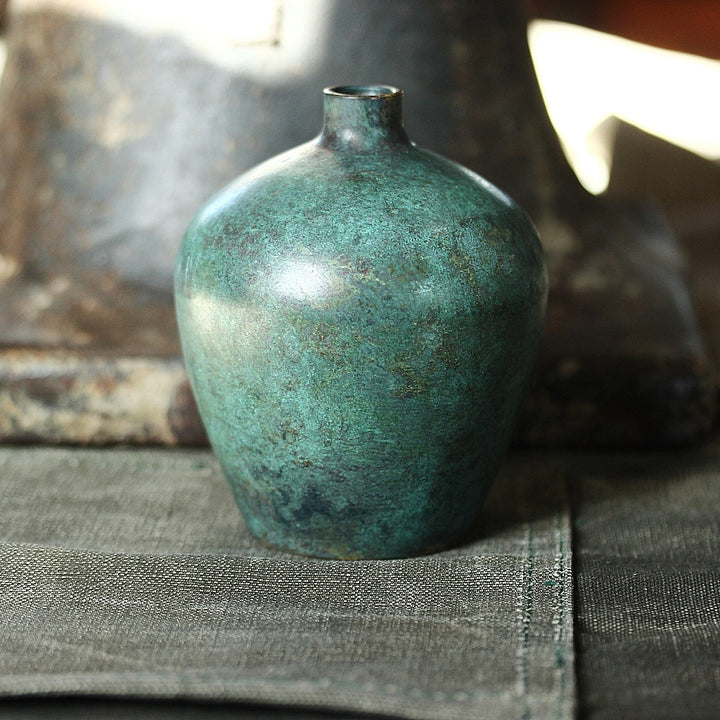 Blumenvase ZA Rokusho aus Messing mit Patina von Sumitani Saburo