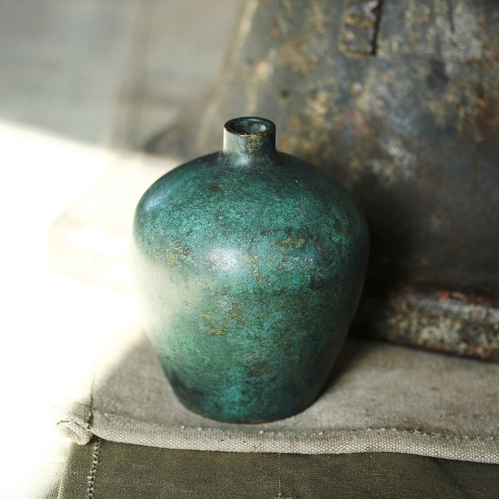 Blumenvase ZA Rokusho aus patiniertem Messing