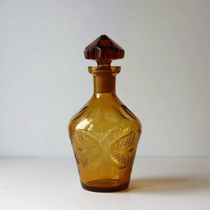 Bernsteinfarbene Vintage Kristallglas Karaffe mit Schliff und facettiertem Glasstopfen