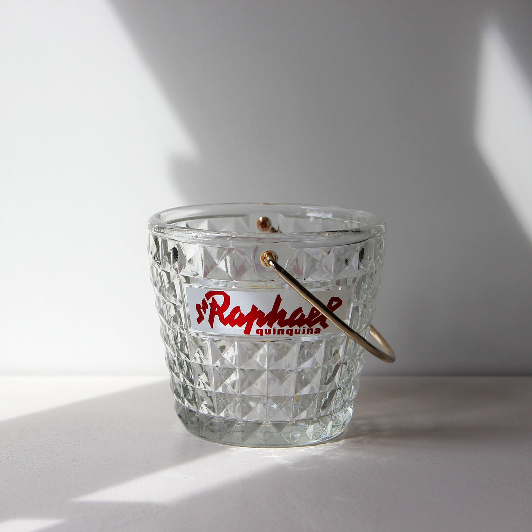 Vintage St. Raphaël Quinquina Eiskübel aus Pressglas mit Diamantmuster und Metallbügel, Frankreich, 1950er bis 1960er Jahre.