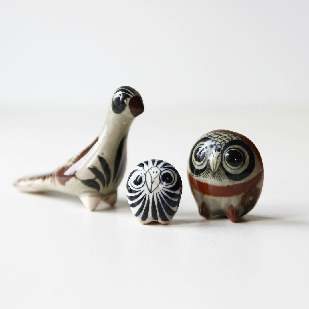 Drei handbemalte Vintage-Keramikfiguren aus Tonalá in Mexiko mit zwei Eulen und einem Vogel.