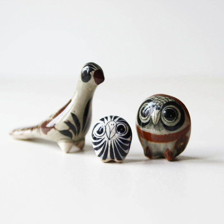 Drei handbemalte Vintage-Keramikfiguren aus Tonalá in Mexiko mit zwei Eulen und einem Vogel.