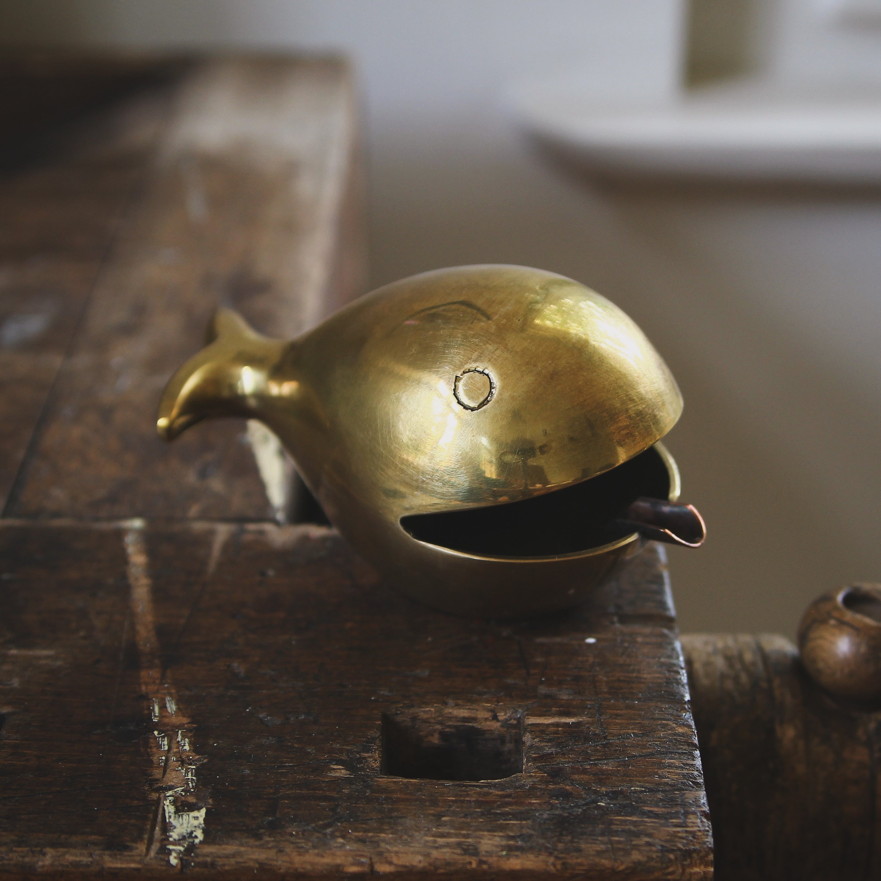 Brass Ashtray Whale | Chehoma – Peter Fields