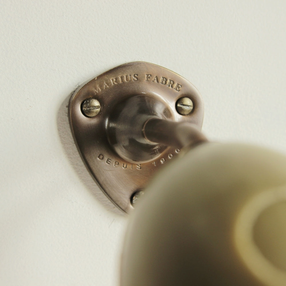 Wandhalterung der Marseille Seife aus Metall