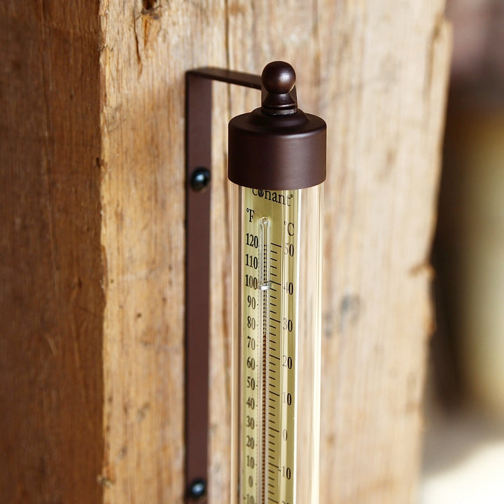 Detail des Thermometers Bronze Patina mit Aufhängung