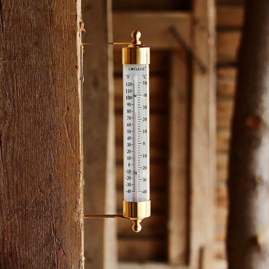Wandthermometer aus Messing von Conant an Holz montiert