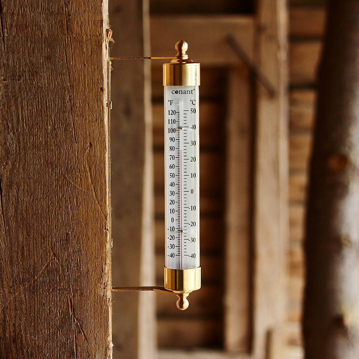 Wandthermometer aus Messing von Conant an Holz montiert