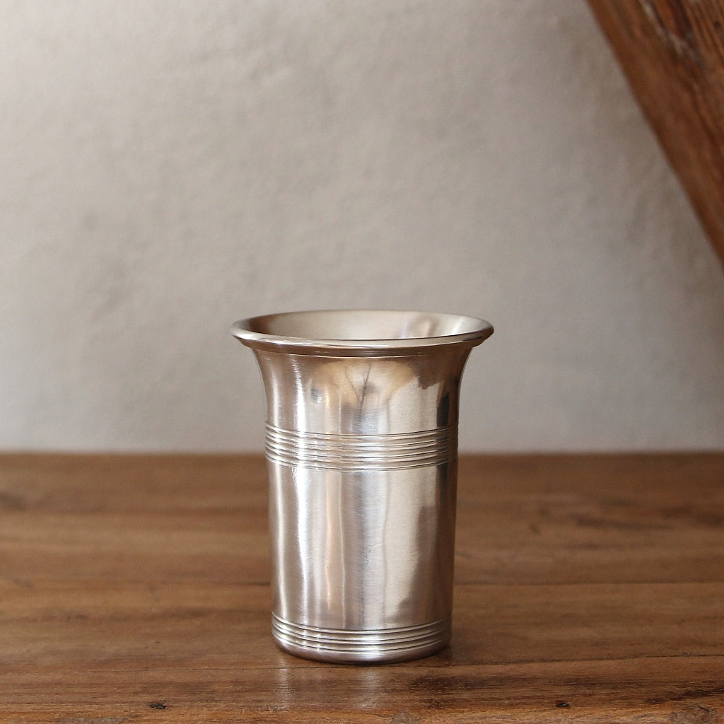 Zahnbürstenbecher Anelli aus Zinn in klassischer Form