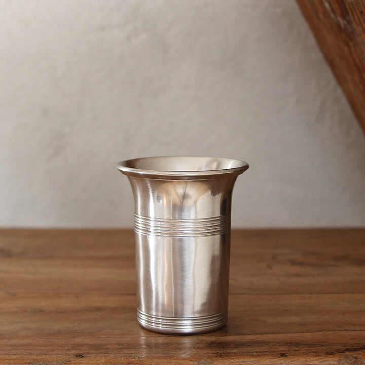Zahnbürstenbecher Anelli aus Zinn in klassischer Form
