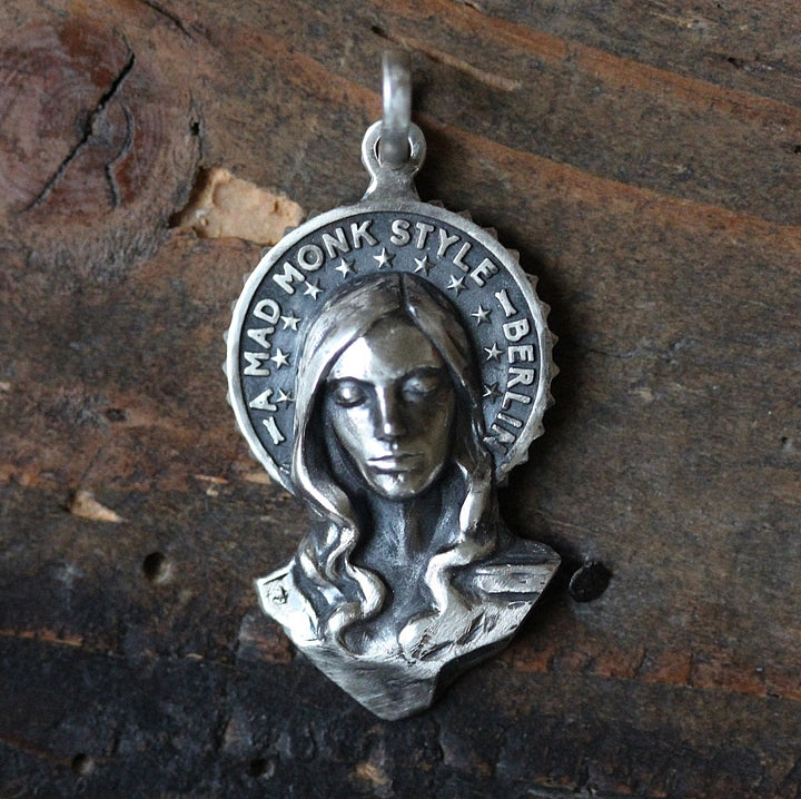 SOLDES - Pendentif Saint de Berlin