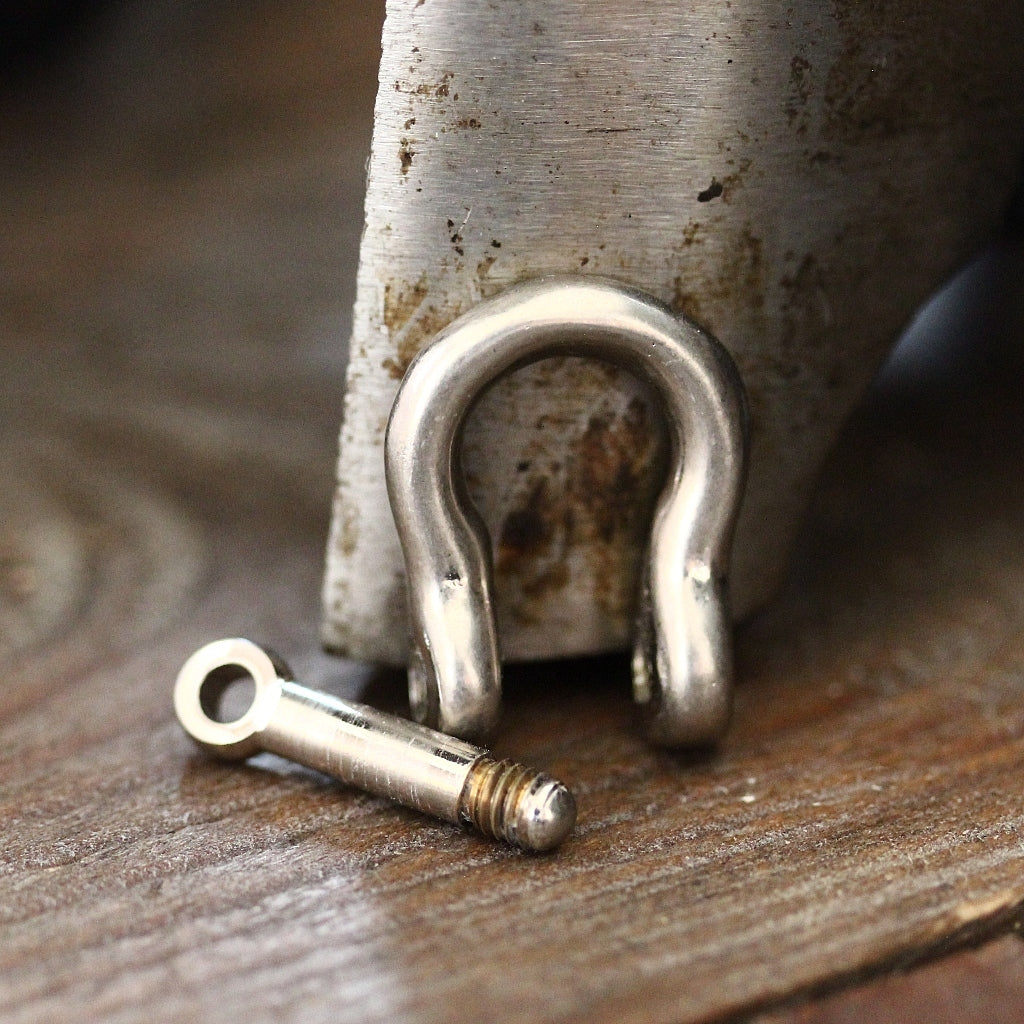Shackle Joints Matte Silver 