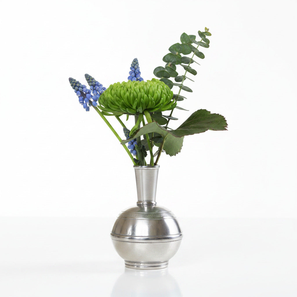 Blumenvase Germogli aus Hartzinn mit frischen Blumen