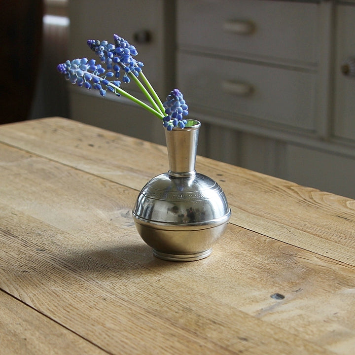 Blumenvase Germogli aus Zinn als dekoratives Wohnaccessoire