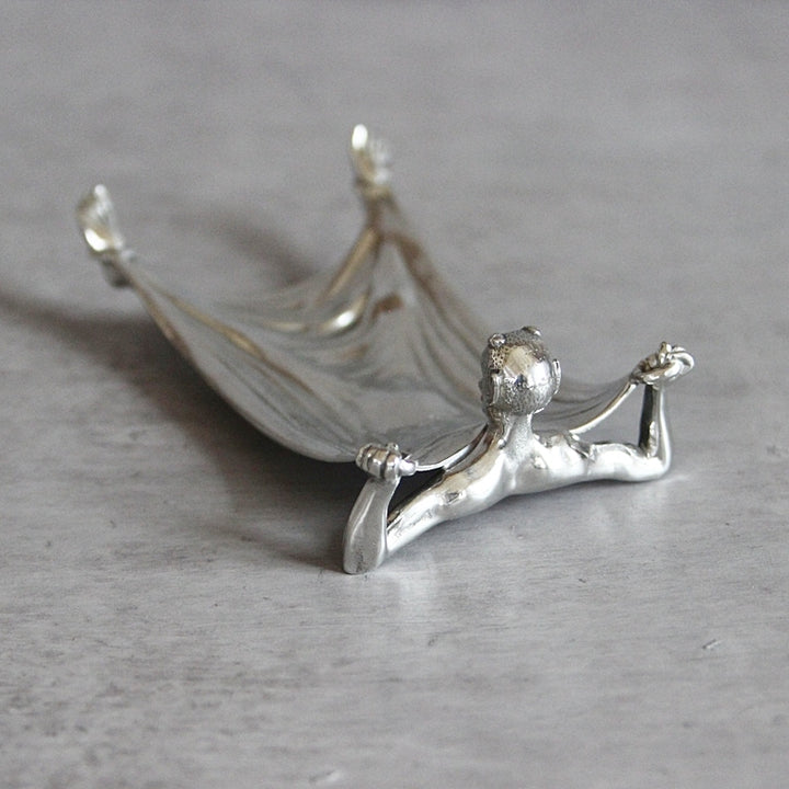 Detail der Figuren der Schale Teufel von Cosi Tabellini