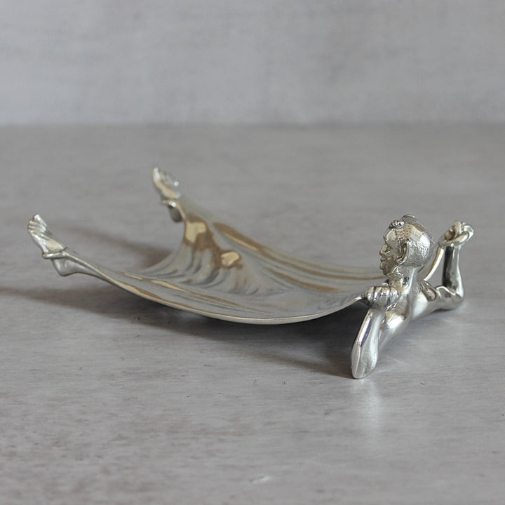 Schale Teufel aus Hartzinn in schräger Ansicht