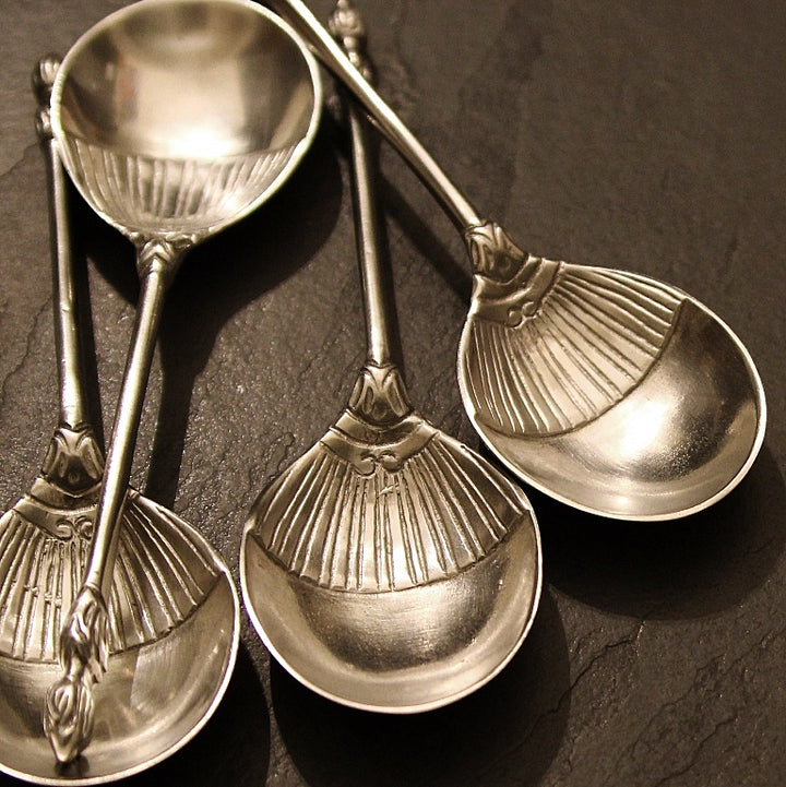 Zinnlöffel Coclea aus Hartzinn in Seitenansicht